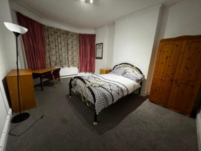 Double-Bedroom in the Heart of Salford Manchester Perfect for Short Stays